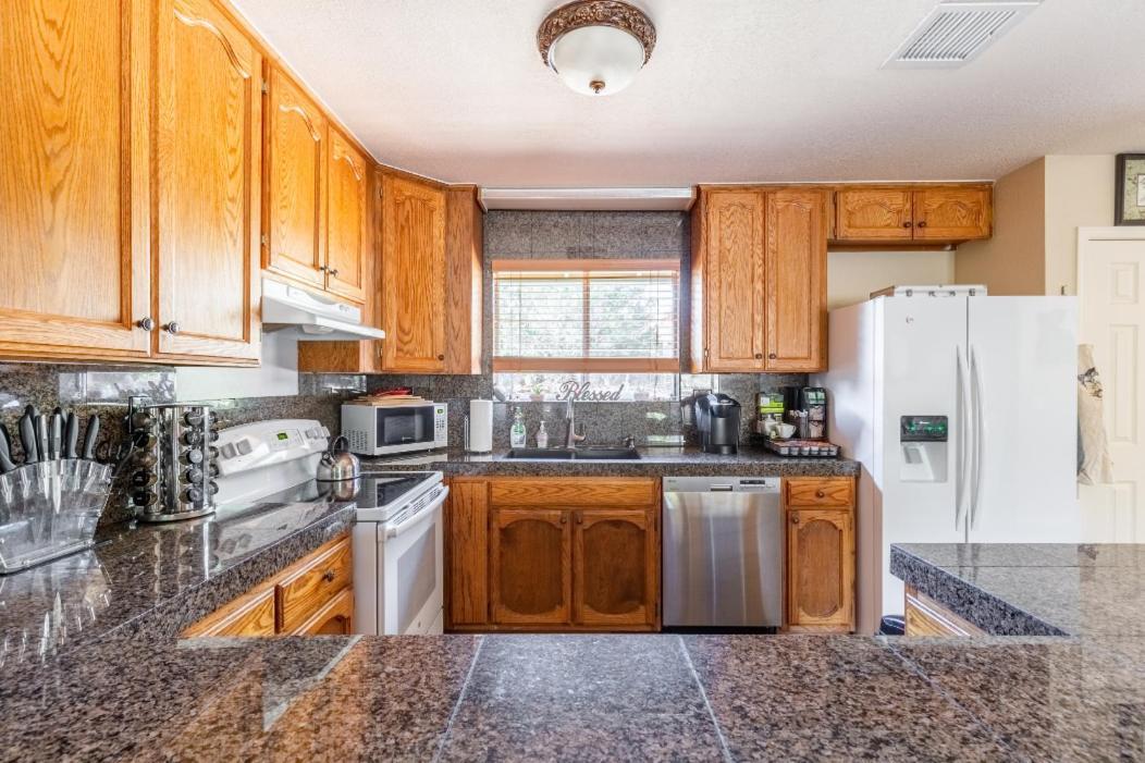 Spacious House With Hot Tub Spa, To Enjoy Red Rock View, Near Amitabha Stupa, And Trails Sedona Buitenkant foto